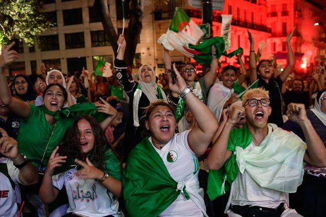 Des supporters de l'Algérie au moment de la victoire, vendredi soir