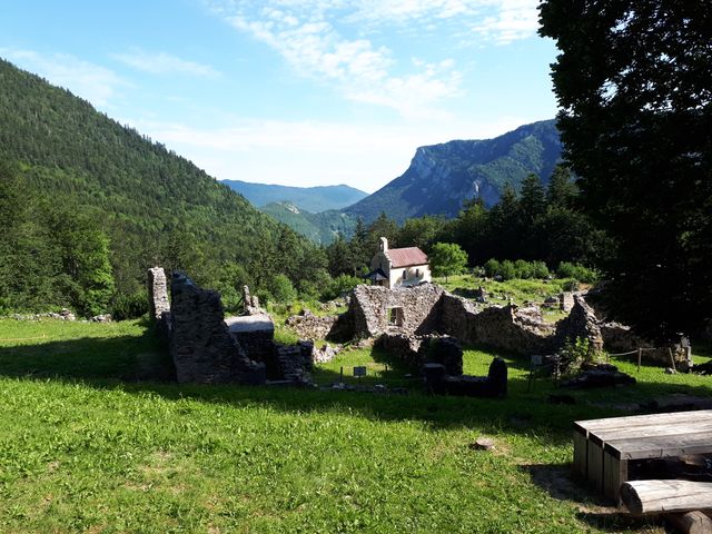 Dans le village martyr de Valchevrière.