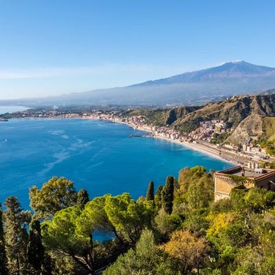 Vue de Taormine, avec l'Etna et la mer Ionienne