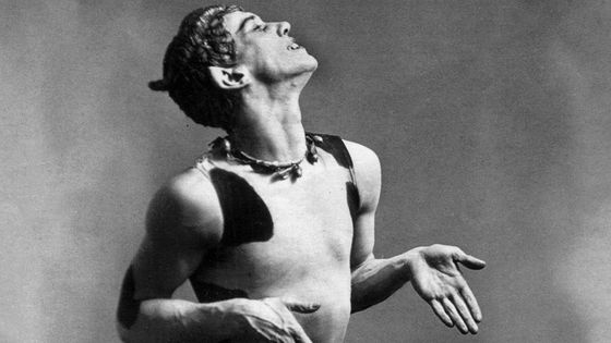Vaslav Nijinsky, dans "L'Après-midi d'un faune" (1912). ©Getty - Apic