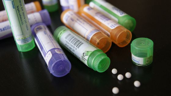 Tubes de granules homéopathiques. Septembre 2018. ©Radio France - Stéphanie Berlu