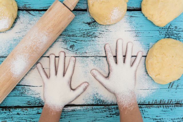 Quand les enfants mettent la main à la pâte...
