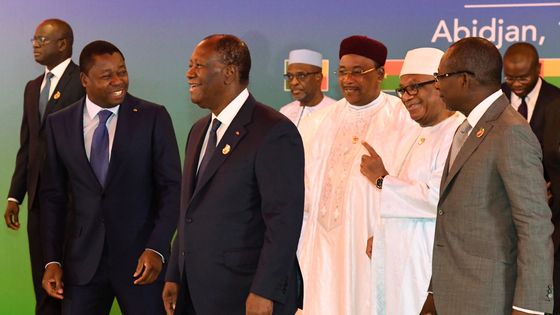 Les présidents Faure Gnassigbe du Togo, Alassane Ouattara de Côte d’Ivoire ou encore Patrice Talon du Bénin lors de la cérémonie d'ouverture de la 21e session de l’Union économique et monétaire ouest-africaine, le 12 juillet 2019 à Abidjan. ©AFP - Issouf Sanogo