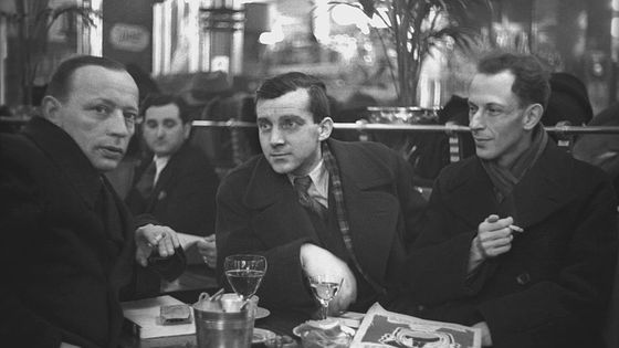 Portrait de l’auteur et historien allemand Alfred Kantrowicz (tout à gauche) ©Getty - Fred Stein Archive / Contributeur