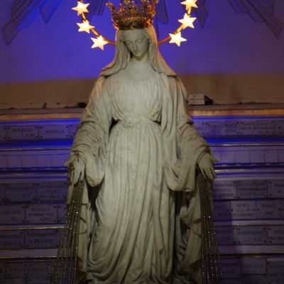 La Vierge aux rayons dans la Chapelle de la Médaille Miraculeuse à Paris