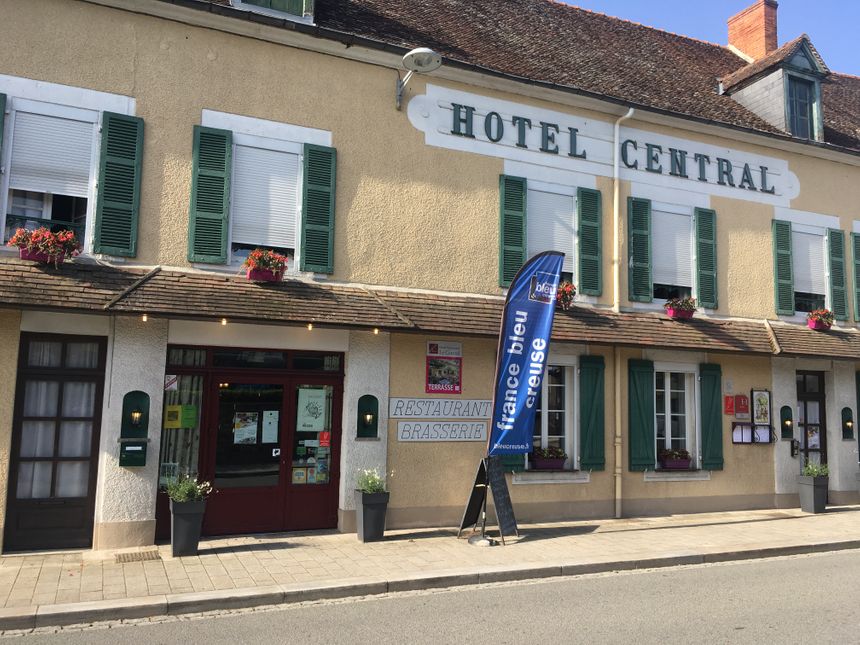 Le Central hôtel restaurant à Boussac