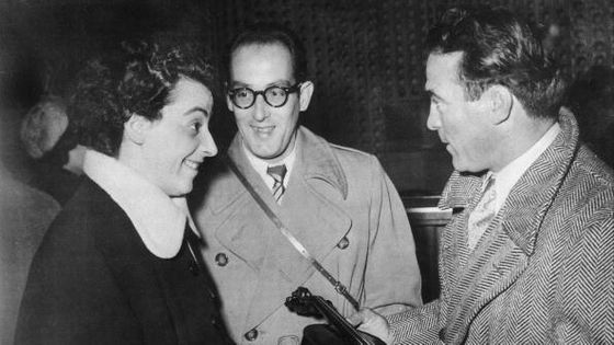 Ginette Neveu et son frère avec Marcel Cerdan à Orly en 1949 ©Getty - Keystone-France/Gamma-Keystone