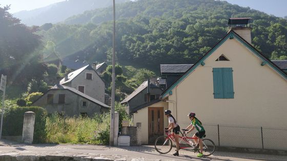 Lætitia Bernard, non-voyante, réalise l'intégralité des étapes du Tour de France en tandem ! ©Radio France - Nicolas Mathias