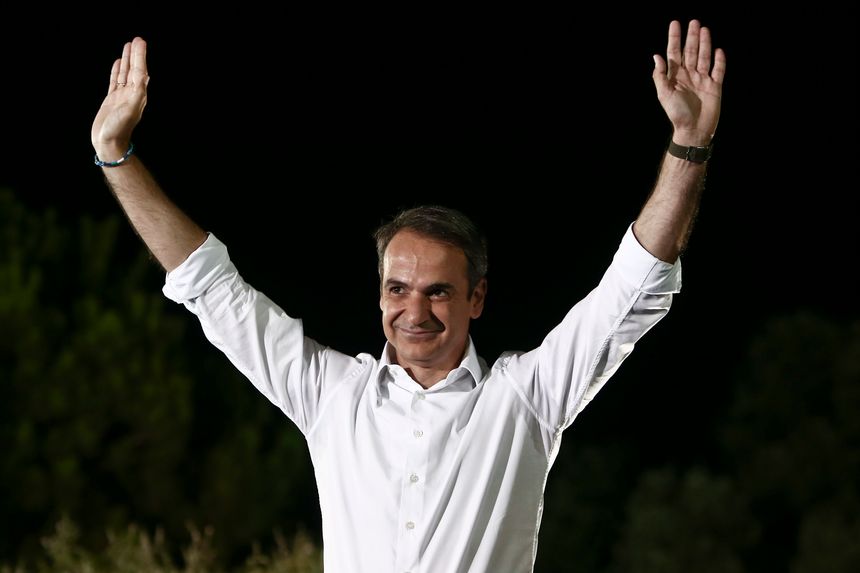 Ses partisans considèrent que "Mitsotakis est le Macron grec".