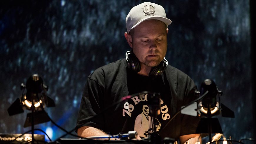 DJ Shadow en 2017 à Barcelone / Xavi Torrent