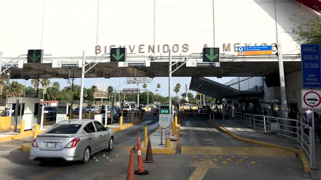 Á la frontière mexicaine.