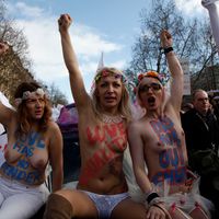 Des Femen lors d'une manifestation pour le mariage pour tous en 2013