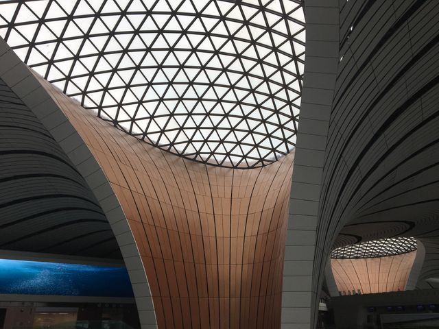 "Clairement, c’est en Chine que les choses les plus extravagantes sont réalisées", explique Thierry Bardoux, le directeur général de JC Decaux pour les aéroports en Chine.