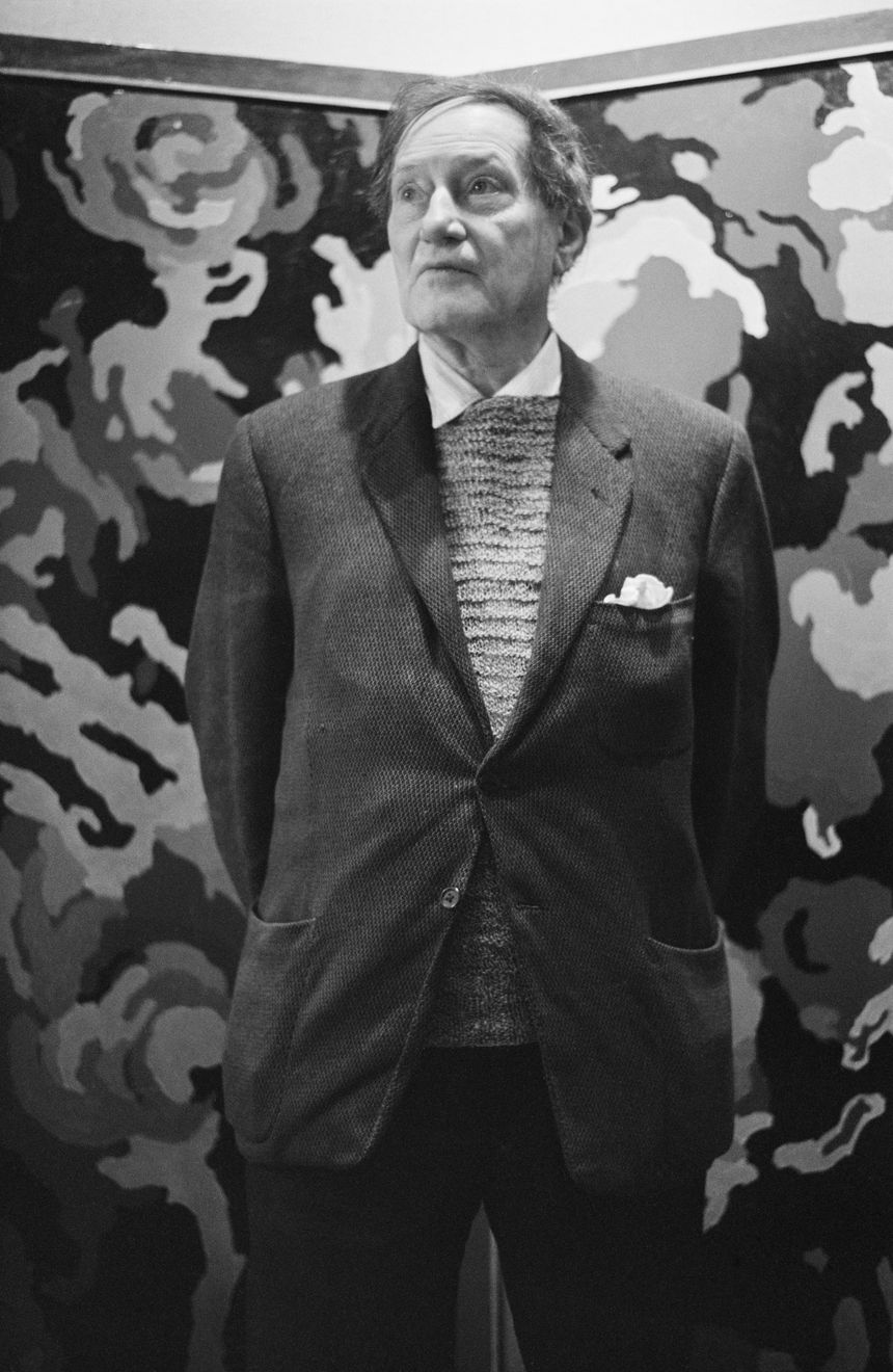 Duncan Grant, peintre et membre du groupe de Bloomsbury (1885 - 1978), vers 1955.