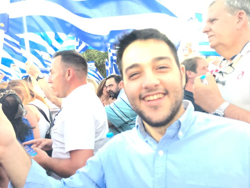 En grèce, Sotiris, est venu de l'étranger pour ces législatives