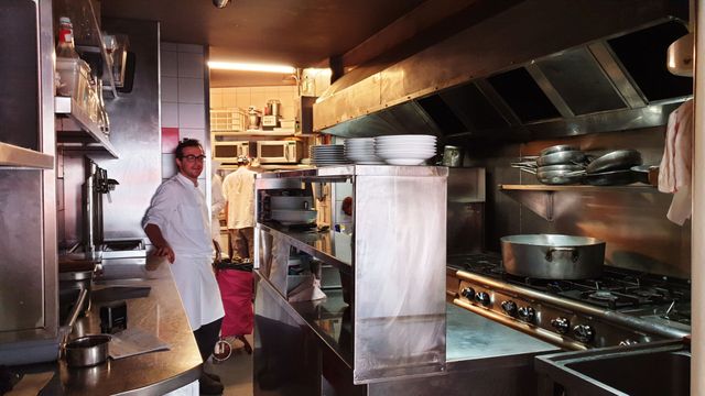 Salvatore Capitano préfère proposer des plats froids à ses clients pour éviter trop d'efforts à son équipe