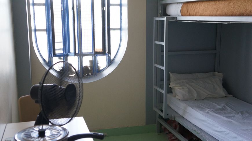 Dans certaines cellules de la prison de Bois-d'Arcy, la température est montée mercredi à 33 degrés.