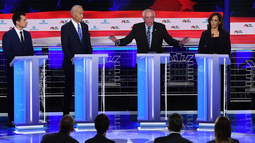 Seize mois avant l'élection présidentielle américaine de 2020, les candidats démocrates débattent en direct le 27 juin 2019 à Miami en Floride.