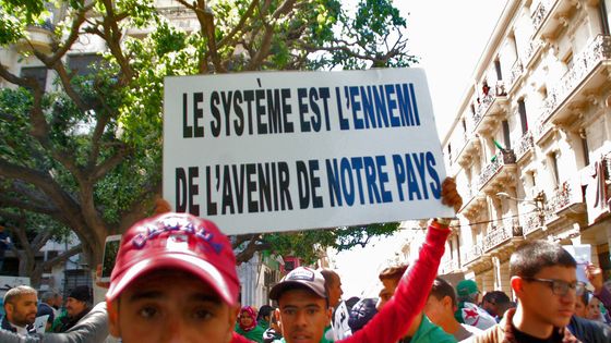 Algérie : Pancartes, banderoles … ©AFP - AFP