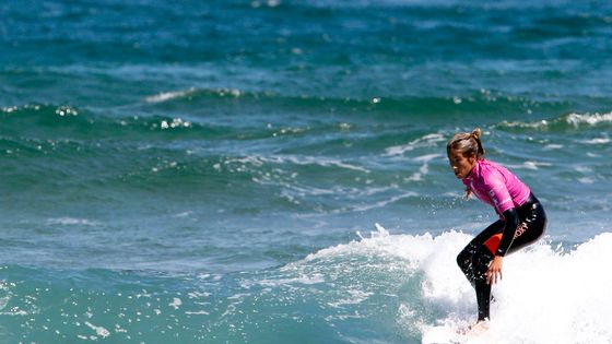 Lee-Ann Curren en compétition à Zarautz, au nord l'Espagne, en 2017 ©Maxppp - JAVIER ETXEZARRETA