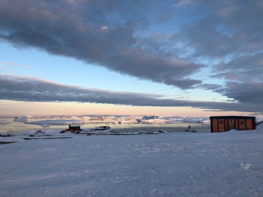 Sur la base Dumont d'Urville