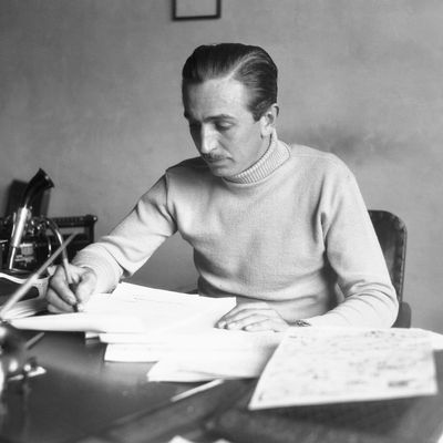 Walt Disney à son bureau de travail en 1933
