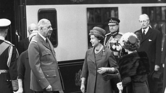 Charles de Gaulle arrive à Londres en 1960 où il est reçu par la Reine d'Angleterre Elizabeth II ©Getty - Evening Standard