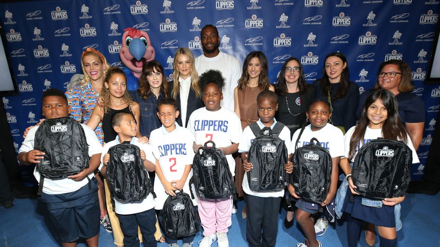 Kawhi Leonard a fait un don à plusieurs écoles primaires de Los Angeles (Phillip Faraone)