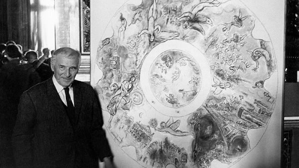 Marc Chagall et la maquette du plafond de l'Opéra Garnier