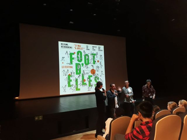 Foot féminin. Avec les élèves de première du lycée Voillaume d'Aulnay-sous-bois
