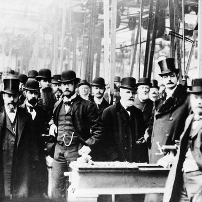 Personne n’est « propriétaire » de la grande entreprise : les actionnaires ne sont propriétaires que des actions émises par les sociétés commerciales qui servent de support juridique aux entreprises