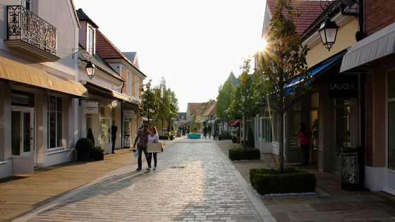 Centre commercial La Vallée Village à Serris - © Vincent Lee