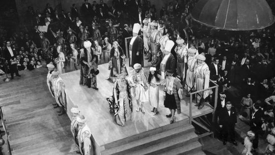 Une scène du film 'Schéhérazade' sur la scène de l'Opéra lors de la Grande Nuit du Cinéma à l'Opéra de Paris le 22 février 1933 à Paris. ©Getty - KEYSTONE-FRANCE
