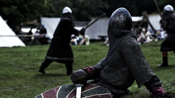 Des chevaliers qui s'affrontent à coups d'épée et de hache : découvrez le béhourd ©Getty - Wiktor Szmyrgallo / EyeEm
