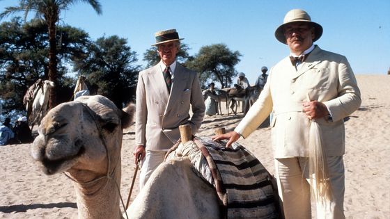 Peter Ustinov (dans le rôle d'Hercule Poirot) et David Niven dans le film de John Guillermin "Mort sur le Nil" (1978) ©Getty - EMI Films/Getty Images