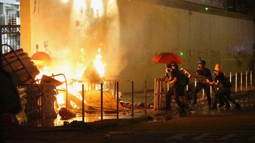 Des manifestants hongkongais ont initié lundi un mouvement de "grève générale".