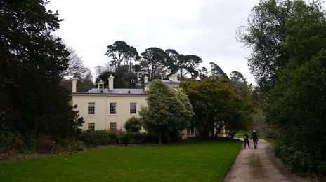 En 1938, Agatha Christie acquiert Greenway House, une vaste maison de style géorgien située au sud-ouest de l'Angleterre