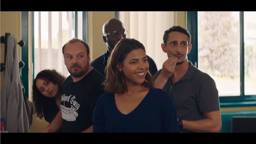 Les membres de la vie scolaire (Zita Hanrot au centre)
