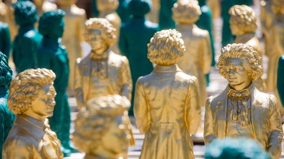 "Ludwig Van Beethoven - Ode à la Joie", installation de l'artiste conceptuel et sculpteur Ottmar Hörl à Bonn, du 17 mai au 2 juin 2019 (détail) ©Getty - photo by Rolf Vennenbernd/picture alliance via Getty Images