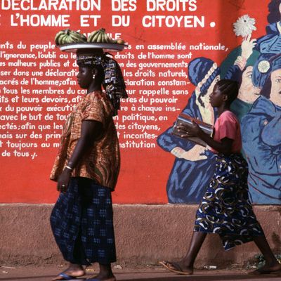 Fresque murale en français représentant la déclaration des droits de l'homme et du citoyen à Bamako (Mali)