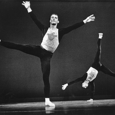 Steve Paxton et Merce Cunningham en 1963 dans le spectacle '"Antic Meet"