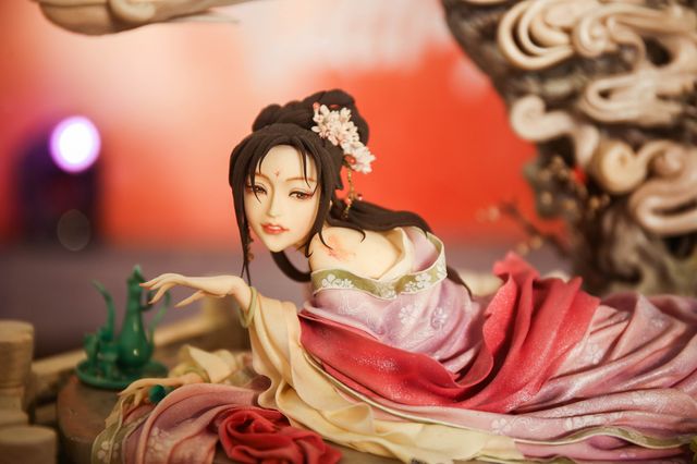 Le 4 août 2018, un gâteau fondant mettant en vedette les souverains chinois Wu Zetian ou Wu Zhao est présenté lors du vernissage du Festival annuel Taobao Maker à Hangzhou, dans la province du Zhejiang, dans l'est de la Chine