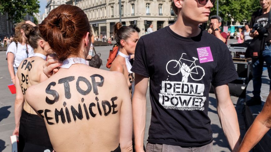 Manifestation le 6 juillet à Paris pour demander au gouvernement des mesures immédiates afin d'endiguer le fléau des féminicides.