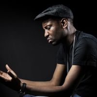 Le chanteur, écrivain et réalisateur Abd al Malik pose lors d'une séance photo à Paris le 21 novembre 2016.