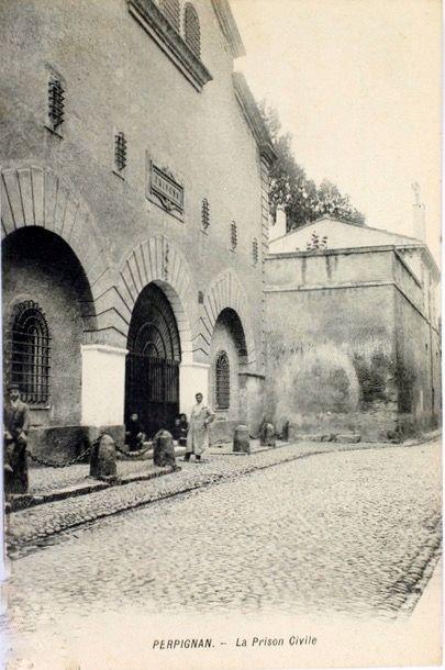 Vue extérieure de la prison (hé oui une carte postale) / Merci au Club Cartophile Catalan
