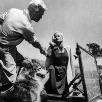 Jean Marais et Madeleine Sologne dans une scène du film « L’Éternel Retour » de Jean Delannoy, scénario de Jean Cocteau (1943)
