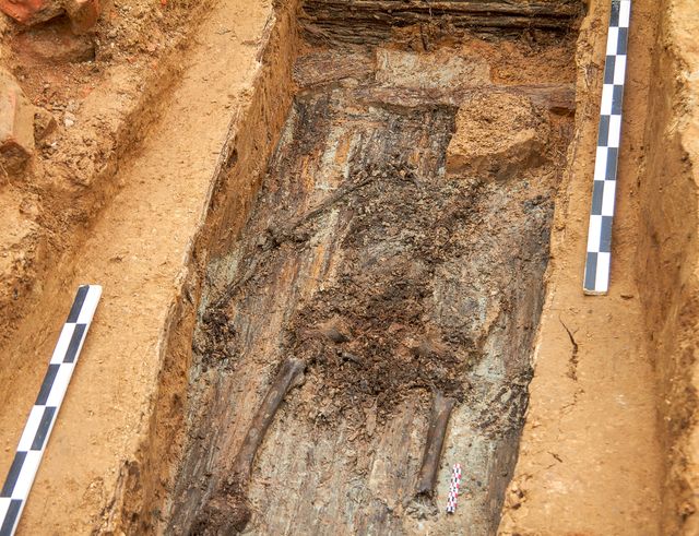 La sépulture a été découverte dans les ruines de la forteresse de Smolensk.