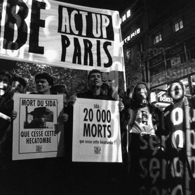 Manifestation d'Ac-Up dans les rues de Paris le 12 janvier 1993.