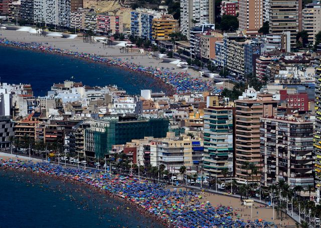 La station balnéaire Benidorm dans le sud de l'Espagne, l'un des emblèmes du tourisme de masse dans le pays.