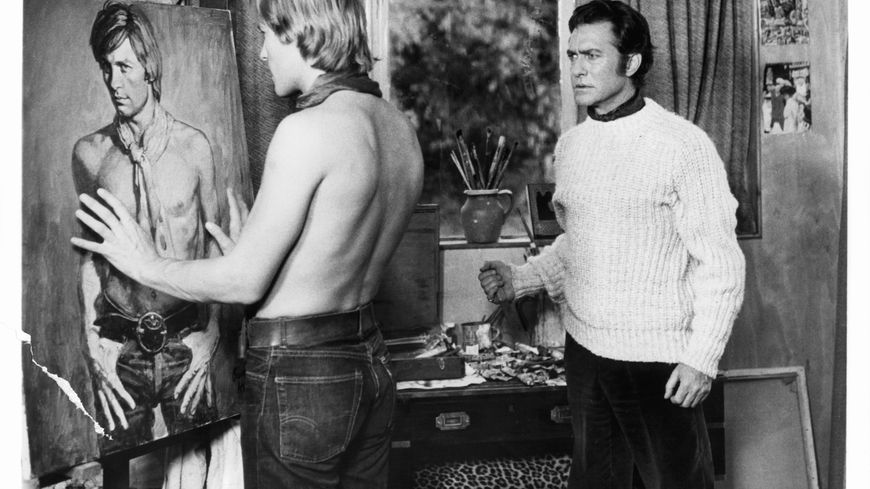 Helmut Berger, dans le rôle de Dorian Gray, au moment du pacte faustien : dès lors, le portrait vieillira à sa place (à droite, Richard Todd, dans le rôle du peintre, photo de tournage du film "Dorian Gray" in 1970 , par Massimo Dallamano)